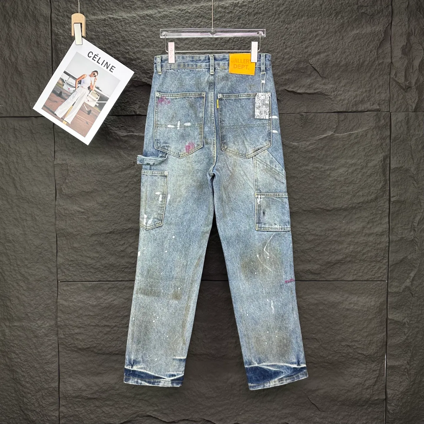 P260 GALLERY DEPT. 2025 new splash-ink hand-painted dirty distressed couple style loose washed jeans 🔥High version🔥High version🔥 Top ceiling quality Styles with different washed textures are very friendly to people with thin legs and thick legs. The straight version is very flattering to the leg shape. Moderate length that never goes out of style, easy to match with casually, basic styling for various styles, a must-have in the wardrobe! The fabric is stiff but also makes the upper body soft without losing texture. The washing process is even more perfect. It is a must-have item for everyone! ! ! Washed wheat, hang tag, pants label, three complete labels, color: blue, size: 28, 30, 32, 34, 36 (five sizes)